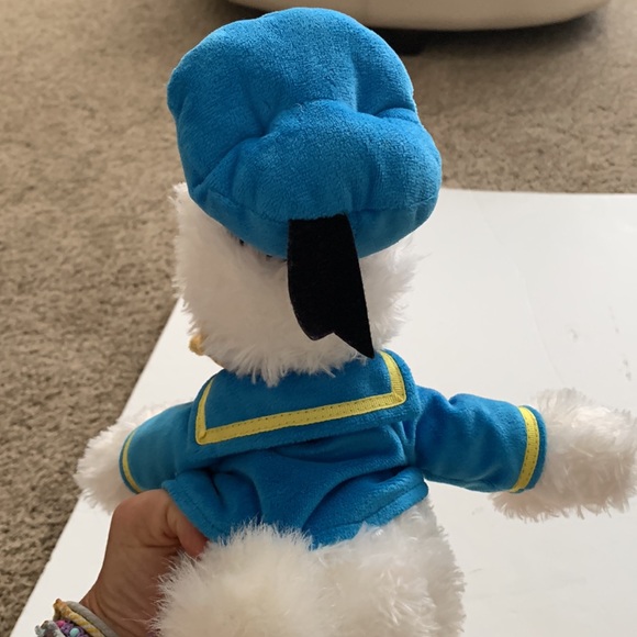 Disney’s Donald Duck, plush 15 inches excellent shape - Picture 7 of 9